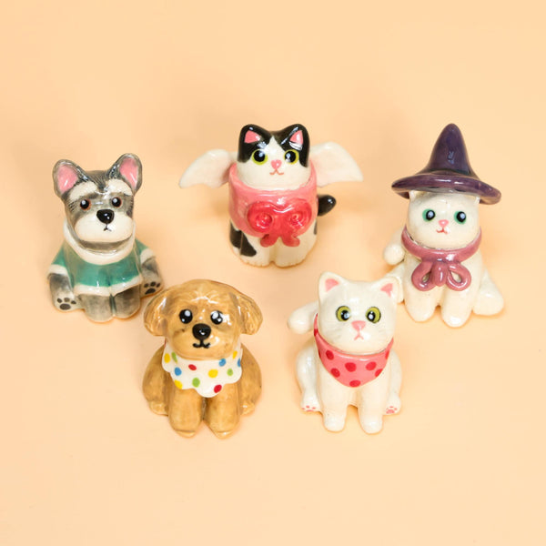 オーダーメイド陶器製ペット骨壺 – フィギュア＆布付き名入れ犬猫メモリアルジャー 手作り「忘れな草」ペット供養用メモリアルギフト